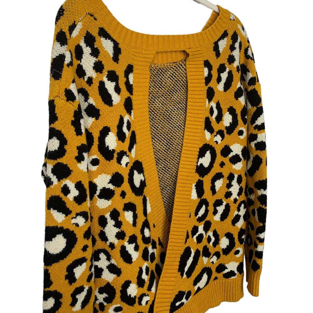 Cozy Casual Leopard Print Sweater Cut Out Back Medium Large Animal Print - Picture 6 of 6